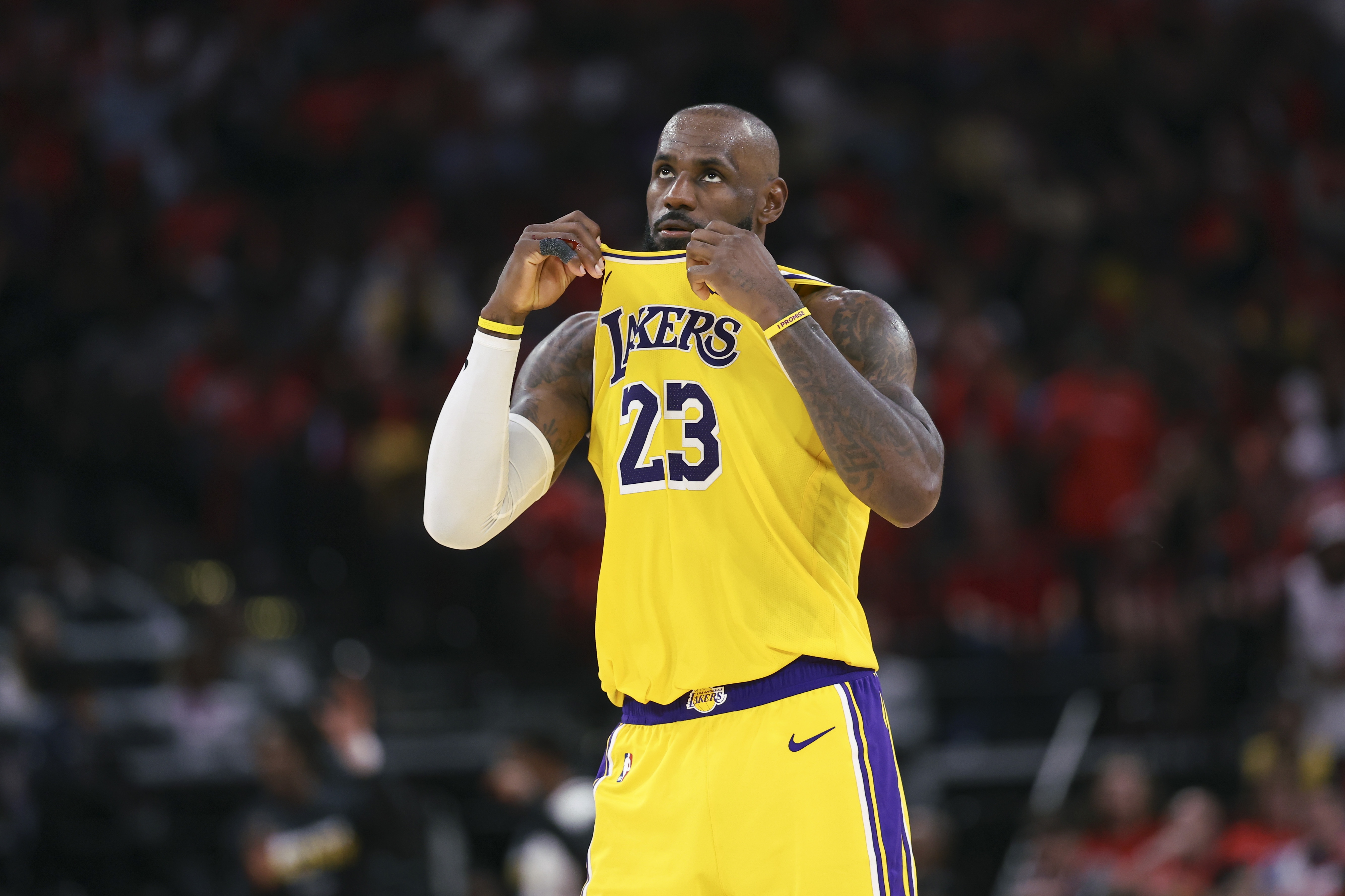ESPN記者：41歲詹姆斯獨(dú)自扛隊(duì)不公平，GOAT從不抱怨