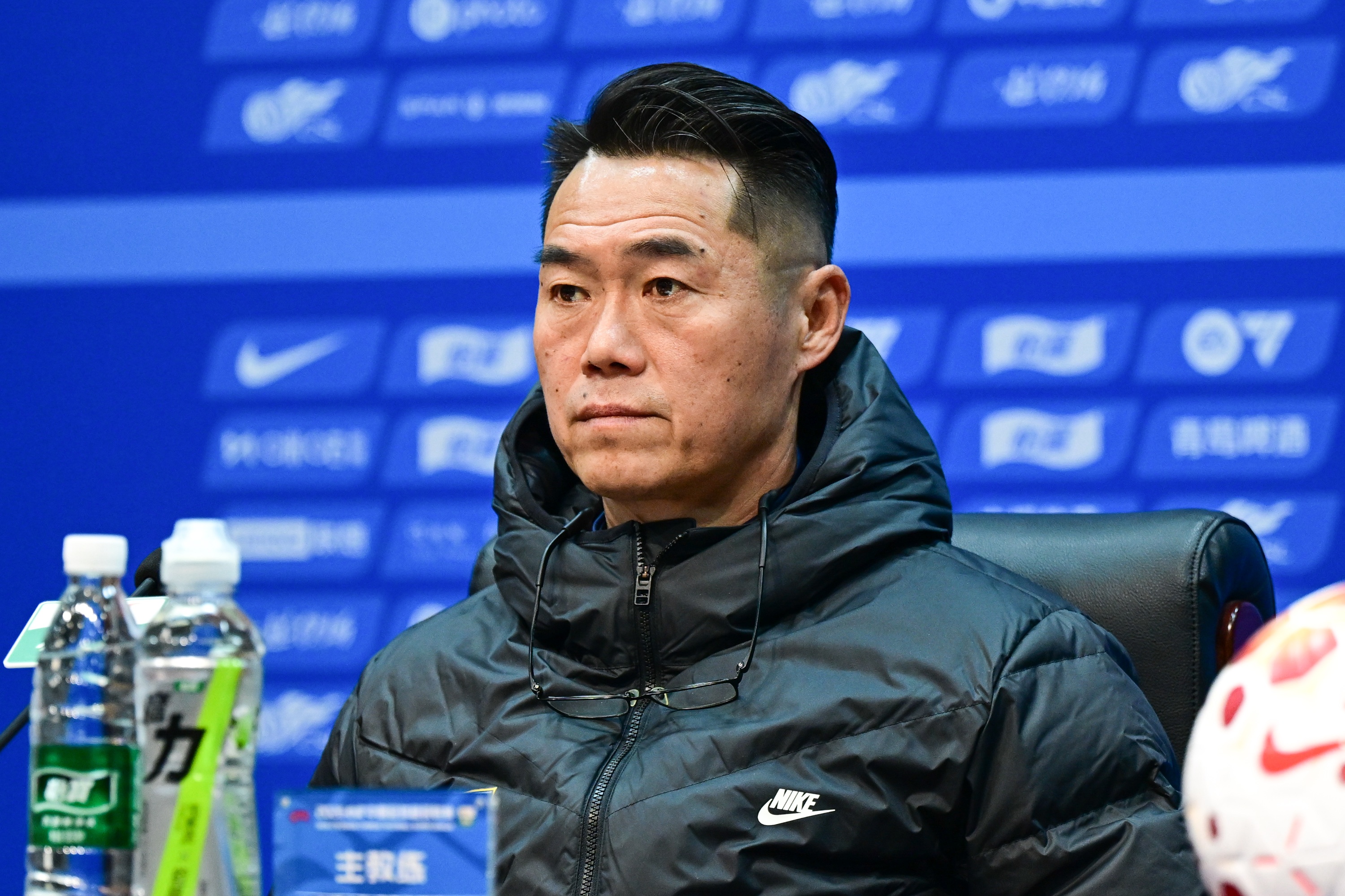 韓鵬中場(chǎng)警告：2-0最危險(xiǎn)，全員防守鎖定勝局
