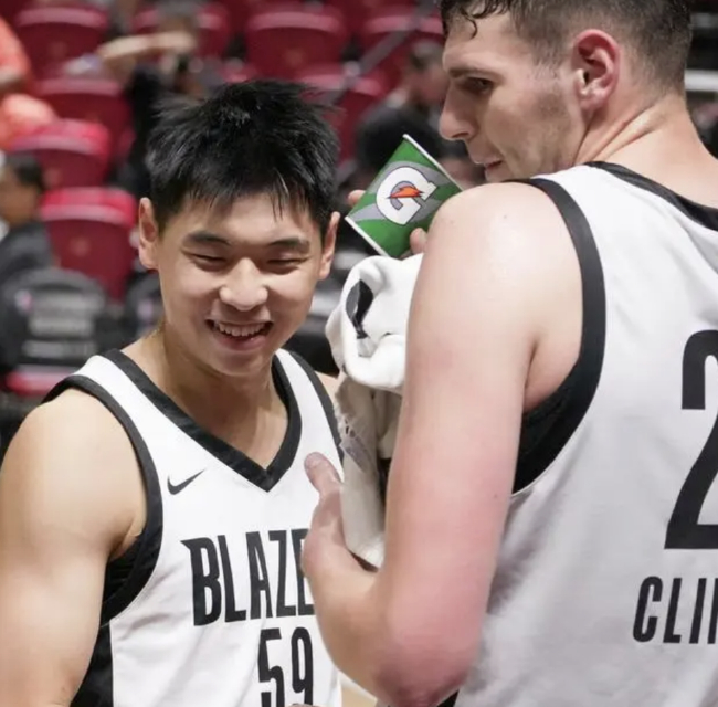 崔永熙：NBA訓(xùn)練連續(xù)3-4小時(shí)高強(qiáng)度，國內(nèi)球員難適應(yīng)