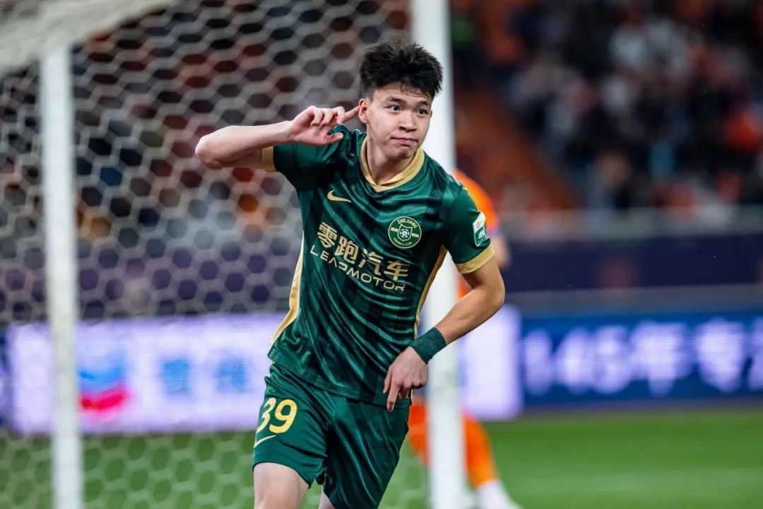18歲王鈺棟8球登頂中超射手榜，40天從首球到并列第一