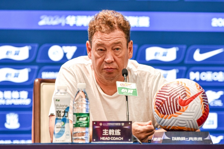 斯盧茨基：殘陣申花人員緊缺，百場里程碑拒評分