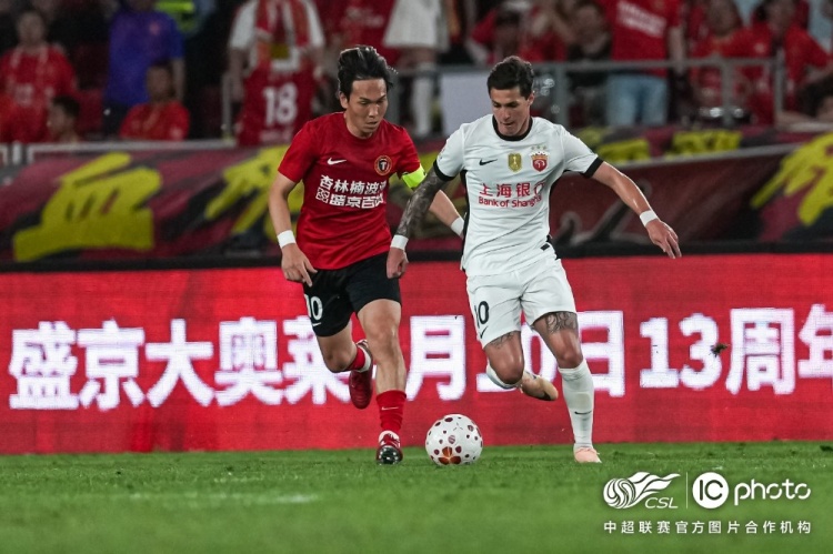 姆本扎+熱菲尼奧三分鐘兩球逆轉(zhuǎn)，海港客場2-3遭鐵人楠波灣絕殺