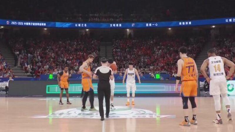 [CCTV全場(chǎng)集錦]??北京僅6次罰球仍勝上海扳平大比分1-1 陳盈駿26分 古德溫32分